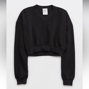 Real Good
OFFLINE By Aerie Throw-Back Cropped V Neck Sweatshirt. NEVER USED